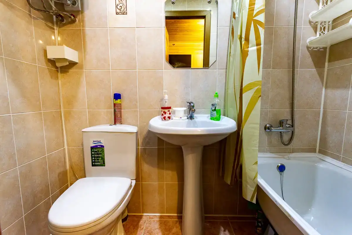 ГД - "Апельсин", трёхместный полу-благоустроенный номер