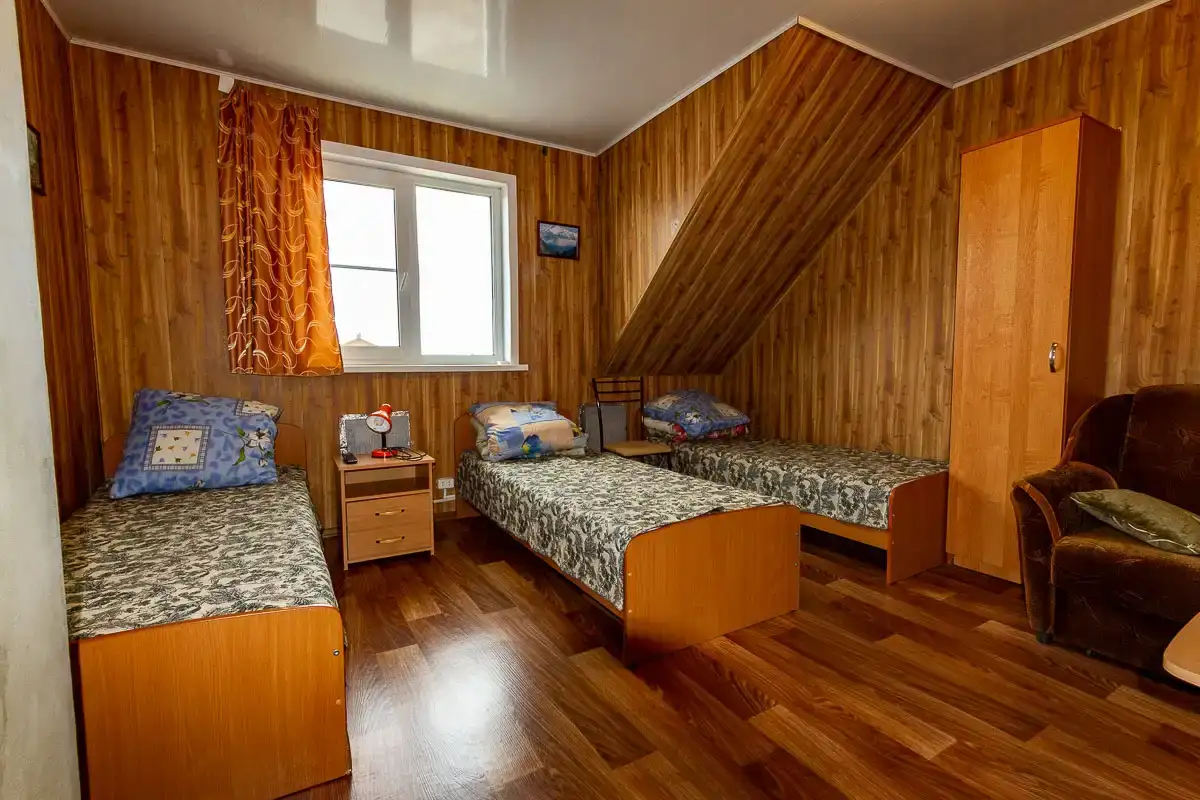 ГД - "Апельсин", трёхместный полу-благоустроенный номер