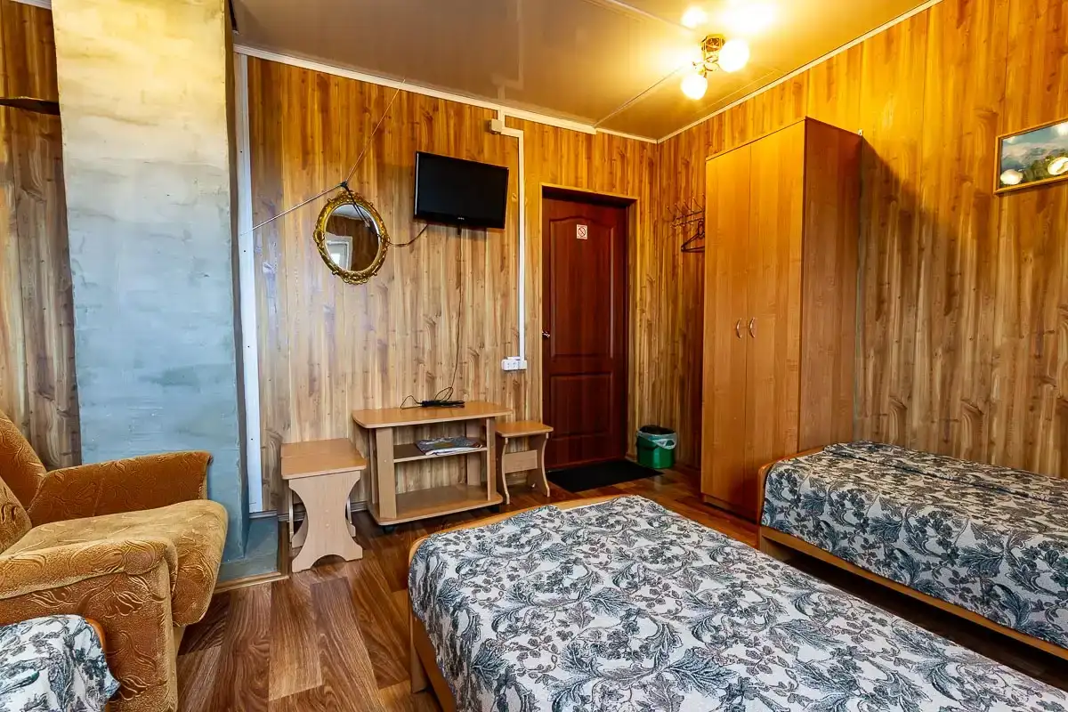 ГД - "Апельсин" трёхместный полу-благоустроенный номер, журнальный стол + телевизор
